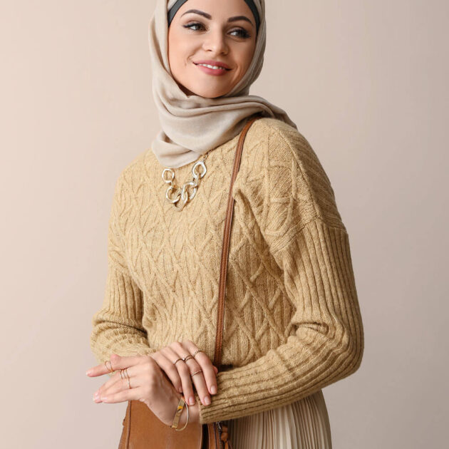 توب برقبة دائرية