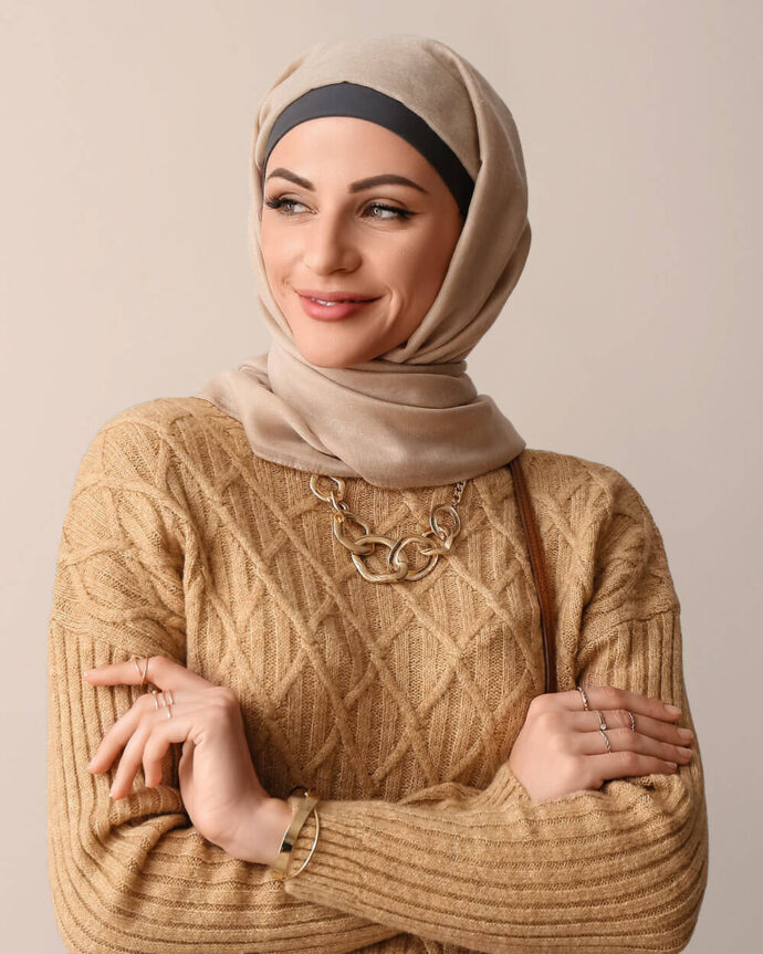 ⁦توب برقبة دائرية⁩ - الصورة ⁦2⁩